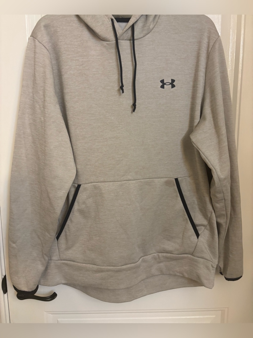 Under Armour Men’s Light Gray Pullover Hoodie with Black Accents
